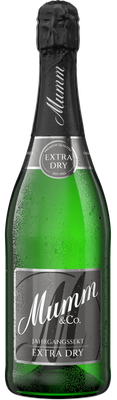 Der Mumm Jahrgangssekt in einer grünen Flasche, die mit feinen Blasen und einem stilvollen Etikett verziert ist.