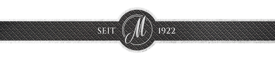 Das Design zeigt ein schwarzes, strukturiertes Band mit einem runden Emblem, das die Jahreszahl 1922 enthält.