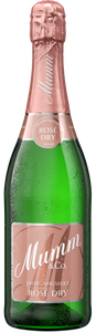 Eine Flasche Mumm Rosé Dry Sekt mit einem eleganten, rosafarbenen Etikett und Wassertropfen auf der Glasoberfläche.